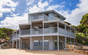 "The Yallingup Beach House" - a panoramic surf & sunset retreat - Yallingup, Australia