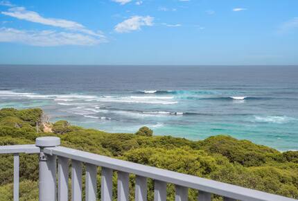 "The Yallingup Beach House" - a panoramic surf & sunset retreat - Yallingup, Australia