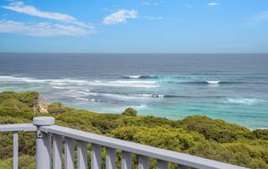 "The Yallingup Beach House" - a panoramic surf & sunset retreat - Yallingup, Australia
