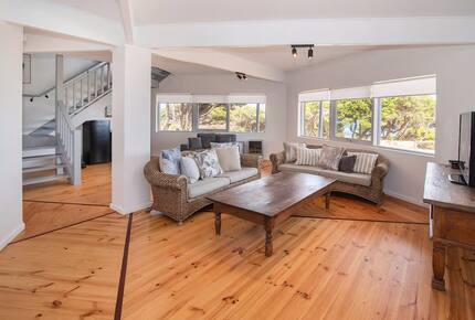 "The Yallingup Beach House" - a panoramic surf & sunset retreat - Yallingup, Australia