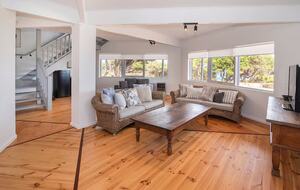 "The Yallingup Beach House" - a panoramic surf & sunset retreat - Yallingup, Australia