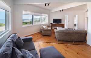 "The Yallingup Beach House" - a panoramic surf & sunset retreat - Yallingup, Australia