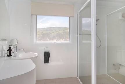"The Yallingup Beach House" - a panoramic surf & sunset retreat - Yallingup, Australia