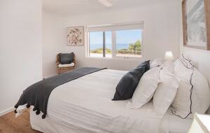"The Yallingup Beach House" - a panoramic surf & sunset retreat - Yallingup, Australia