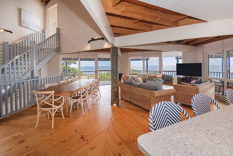 "The Yallingup Beach House" - a panoramic surf & sunset retreat - Yallingup, Australia