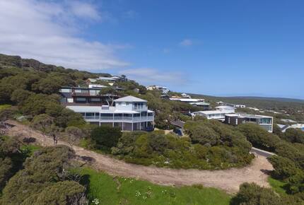 "The Yallingup Beach House" - a panoramic surf & sunset retreat - Yallingup, Australia