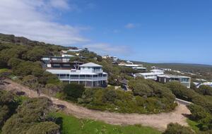 "The Yallingup Beach House" - a panoramic surf & sunset retreat - Yallingup, Australia