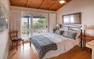 "The Yallingup Beach House" - a panoramic surf & sunset retreat - Yallingup, Australia