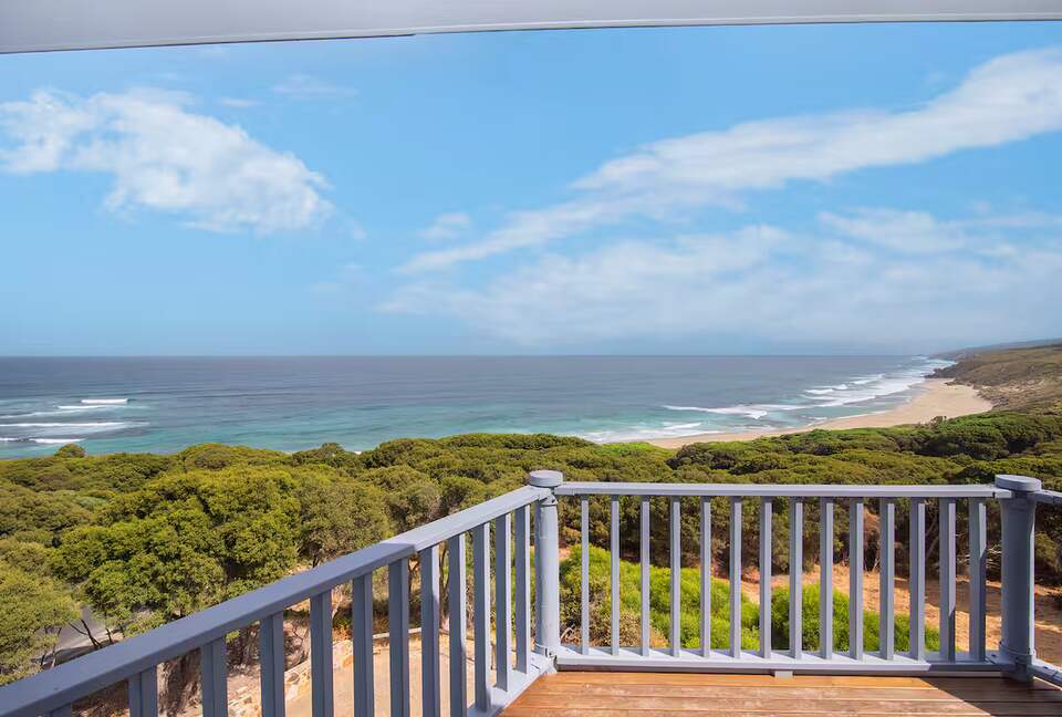 "The Yallingup Beach House" - a panoramic surf & sunset retreat - Yallingup, Australia