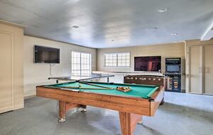 Lakeside Vista Retreat | A Refined Canyon Lake Escape - Canyon Lake, Texas