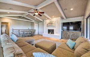 Lakeside Vista Retreat | A Refined Canyon Lake Escape - Canyon Lake, Texas