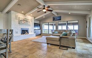 Lakeside Vista Retreat | A Refined Canyon Lake Escape - Canyon Lake, Texas