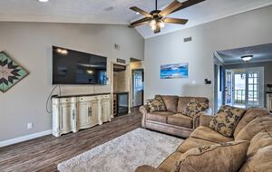 Lakeside Vista Retreat | A Refined Canyon Lake Escape - Canyon Lake, Texas