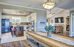 Lakeside Vista Retreat | A Refined Canyon Lake Escape - Canyon Lake, Texas