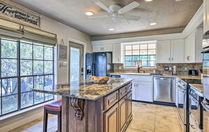 Lakeside Vista Retreat | A Refined Canyon Lake Escape - Canyon Lake, Texas