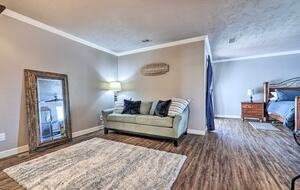 Lakeside Vista Retreat | A Refined Canyon Lake Escape - Canyon Lake, Texas