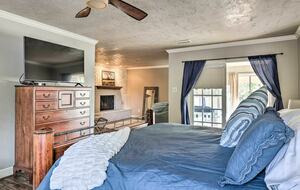 Lakeside Vista Retreat | A Refined Canyon Lake Escape - Canyon Lake, Texas