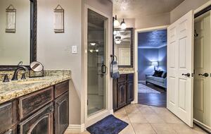 Lakeside Vista Retreat | A Refined Canyon Lake Escape - Canyon Lake, Texas