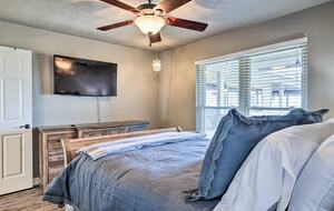 Lakeside Vista Retreat | A Refined Canyon Lake Escape - Canyon Lake, Texas