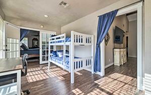 Lakeside Vista Retreat | A Refined Canyon Lake Escape - Canyon Lake, Texas