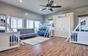 Lakeside Vista Retreat | A Refined Canyon Lake Escape - Canyon Lake, Texas