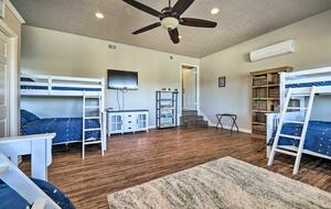 Lakeside Vista Retreat | A Refined Canyon Lake Escape - Canyon Lake, Texas