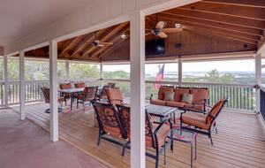 Lakeside Vista Retreat | A Refined Canyon Lake Escape - Canyon Lake, Texas