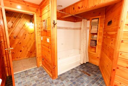 Lakeside Escape with Year-Round Adventure - Tomahawk, Wisconsin