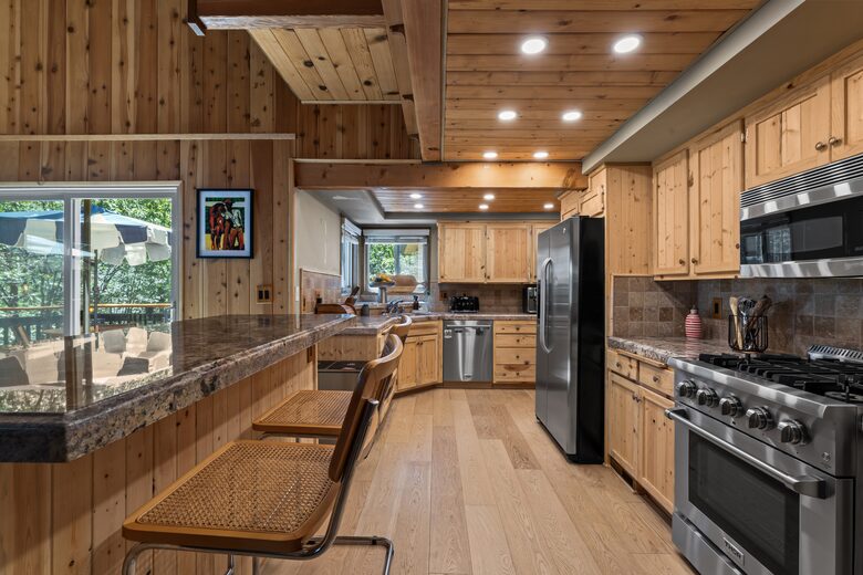 Modern Mountain Sanctuary on the North Shore - Lake Arrowhead, California