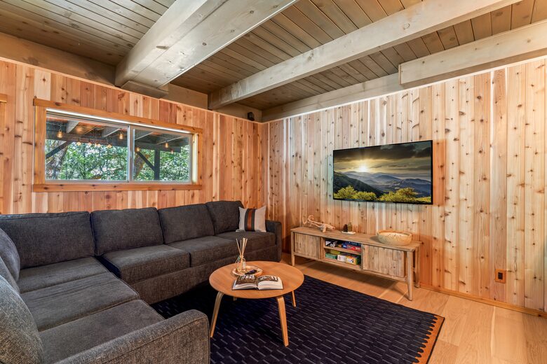Modern Mountain Sanctuary on the North Shore - Lake Arrowhead, California