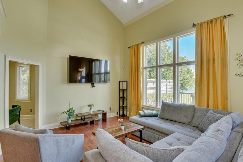 Poolside and Waterfront Bliss in Evans - Evans, Georgia