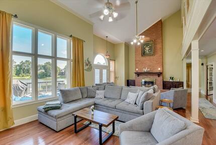 Poolside and Waterfront Bliss in Evans - Evans, Georgia