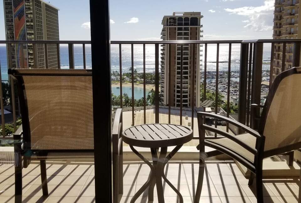 Hilton Honolulu Studio Above Waikiki Beach - Honolulu, Hawaii