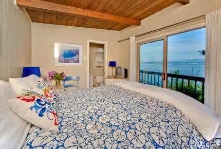 Whidbey Waterfront Haven - Greenbank, Washington