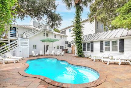 Southern Coastal Retreat on Tybee Island - Tybee Island, Georgia