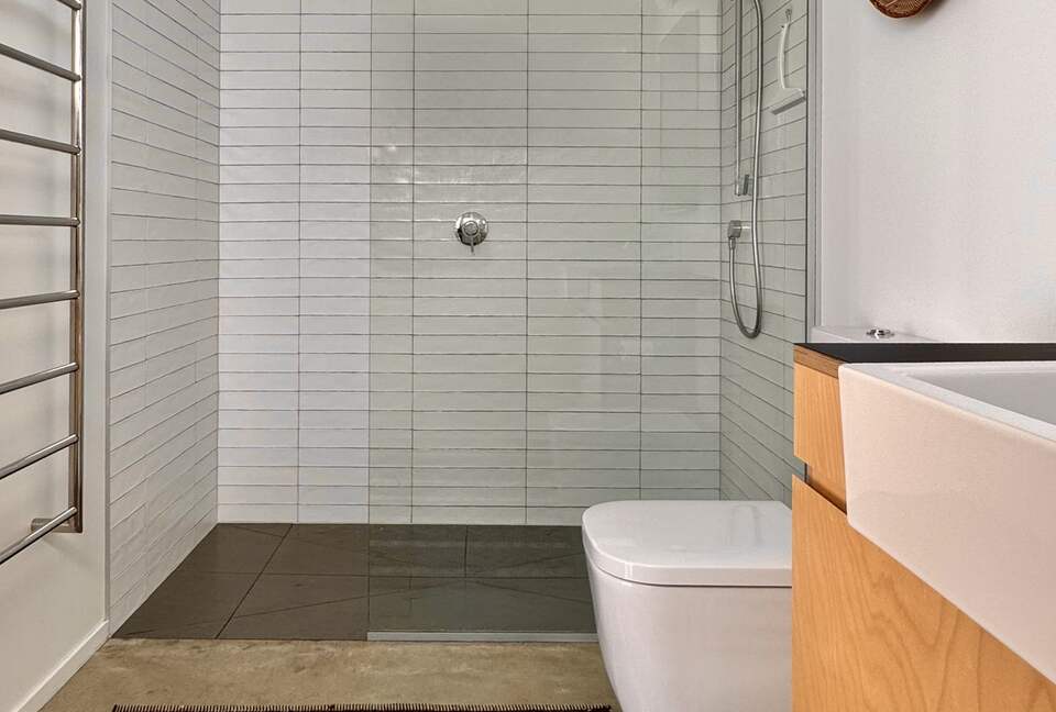 Architect-Designed Oasis Steps from Omaha Beach - Omaha, New Zealand