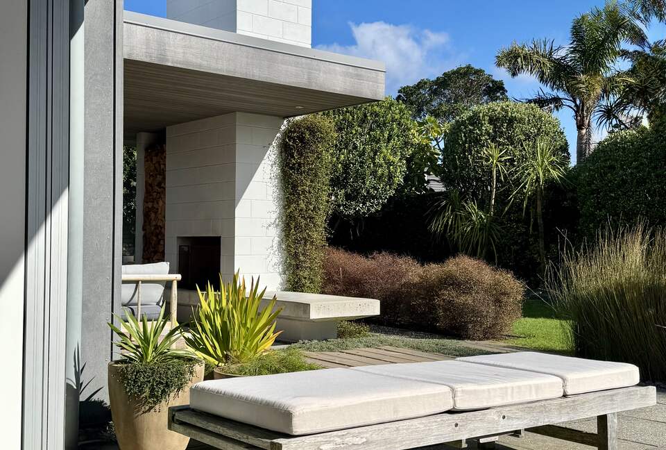 Architect-Designed Oasis Steps from Omaha Beach - Omaha, New Zealand