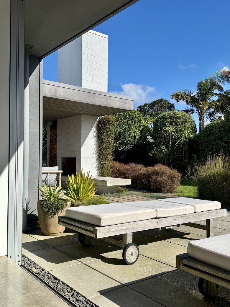 Architect-Designed Oasis Steps from Omaha Beach - Omaha, New Zealand