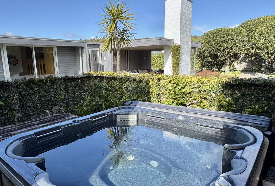 Architect-Designed Oasis Steps from Omaha Beach - Omaha, New Zealand