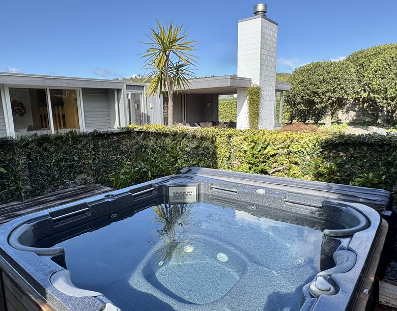 Architect-Designed Oasis Steps from Omaha Beach - Omaha, New Zealand