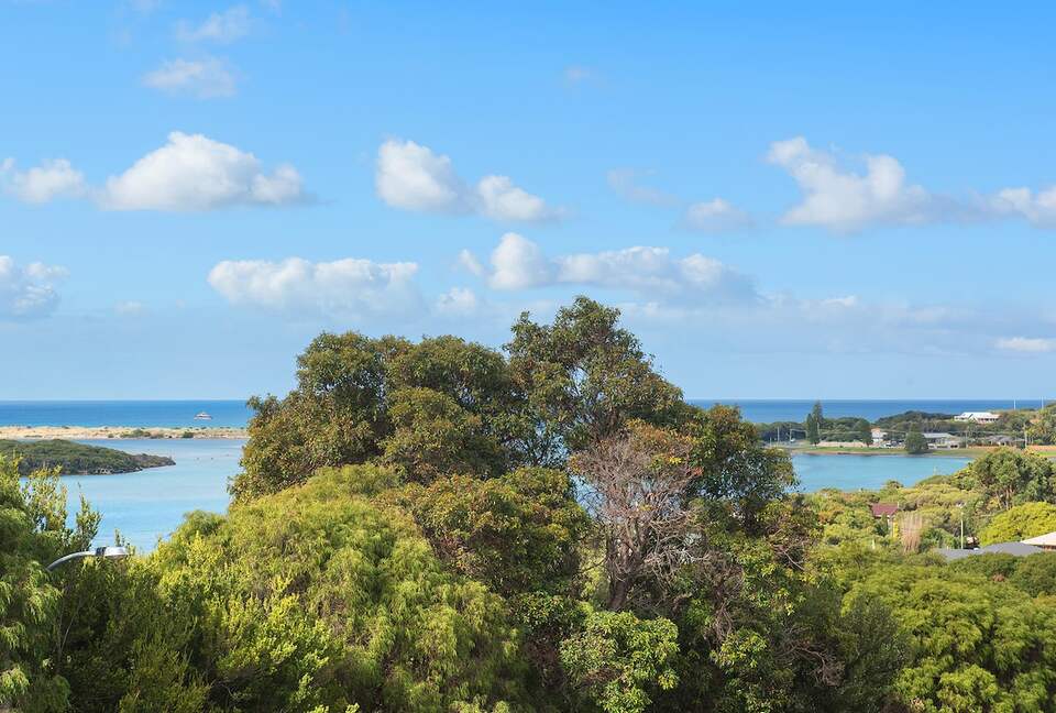 Augusta River & Ocean View Retreat with Lush Courtyards - Augusta, Australia