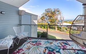 Augusta River & Ocean View Retreat with Lush Courtyards - Augusta, Australia