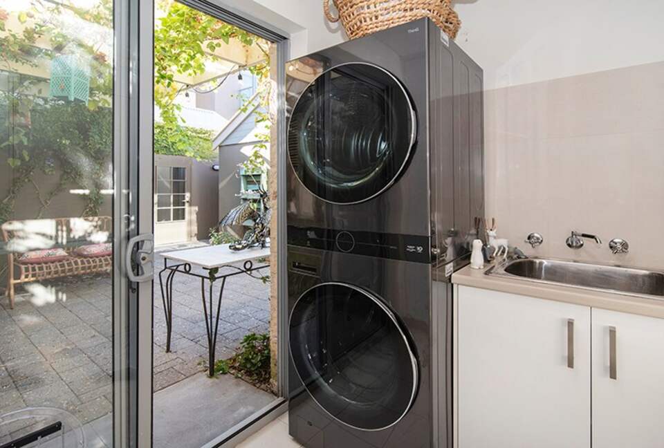 Augusta River & Ocean View Retreat with Lush Courtyards - Augusta, Australia