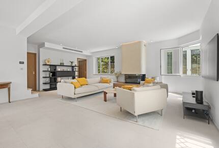 Modern Provençal Elegance in Cap d’Antibes - Antibes, France