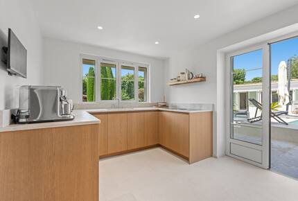 Modern Provençal Elegance in Cap d’Antibes - Antibes, France