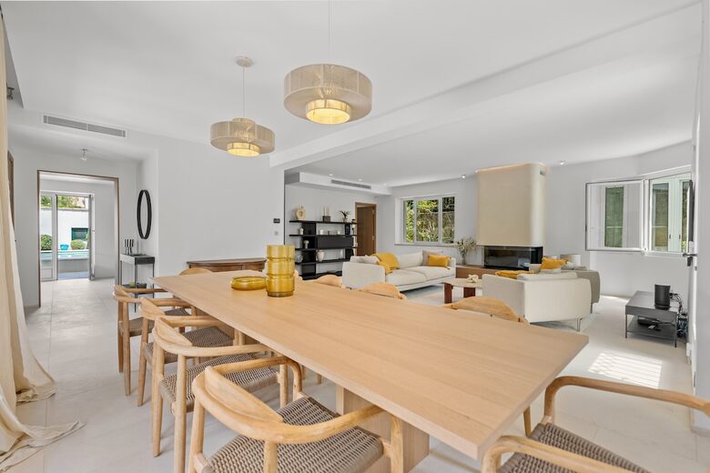 Modern Provençal Elegance in Cap d’Antibes - Antibes, France