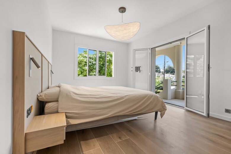 Modern Provençal Elegance in Cap d’Antibes - Antibes, France