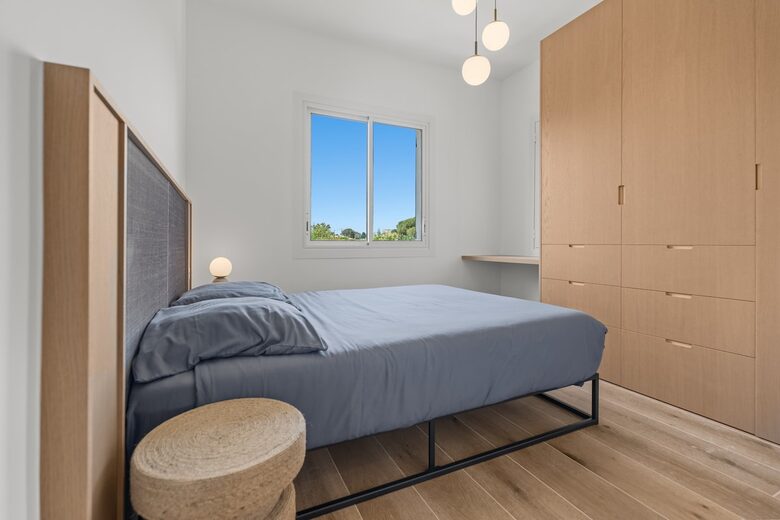 Modern Provençal Elegance in Cap d’Antibes - Antibes, France