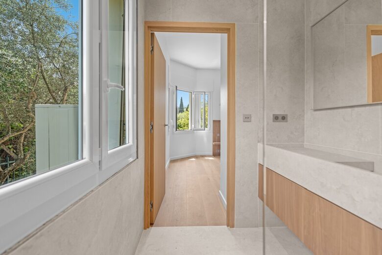 Modern Provençal Elegance in Cap d’Antibes - Antibes, France