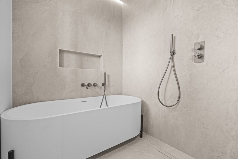 Modern Provençal Elegance in Cap d’Antibes - Antibes, France